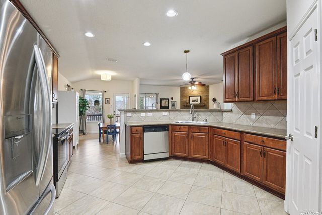 814 Point Cove, San Antonio, TX 78253