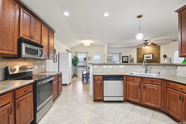 814 Point Cove, San Antonio, TX 78253