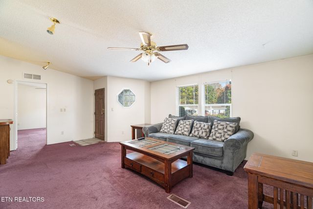 7524 Hunters Ridge Way, Knoxville, TN 37914