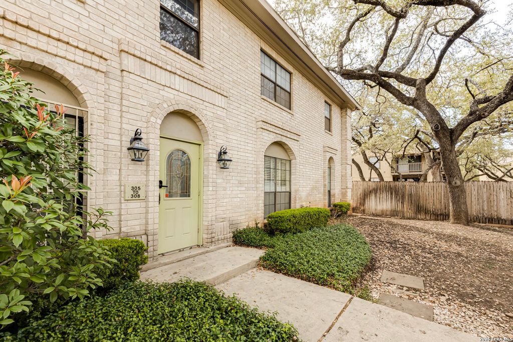 8415 Fredericksburg Rd Apt 307, San Antonio, TX 78229