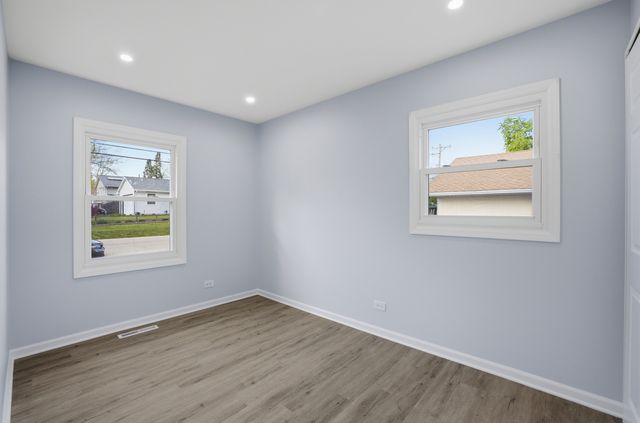 915 Mayfield Drive, Round Lake Beach, IL 60073