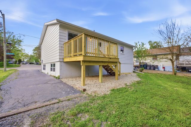 915 Mayfield Drive, Round Lake Beach, IL 60073