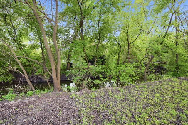 915 Mayfield Drive, Round Lake Beach, IL 60073