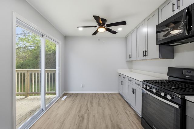 915 Mayfield Drive, Round Lake Beach, IL 60073