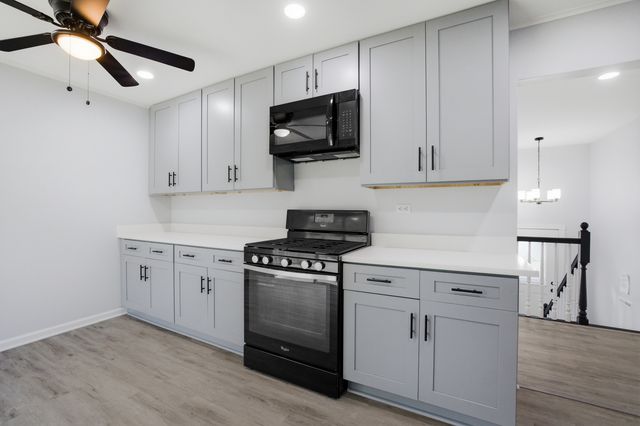 915 Mayfield Drive, Round Lake Beach, IL 60073