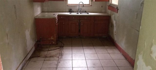 5606 Belarbor Street, Houston, TX 77033