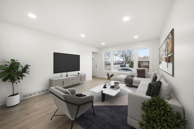 3700 W 76th Place, Chicago, IL 60652