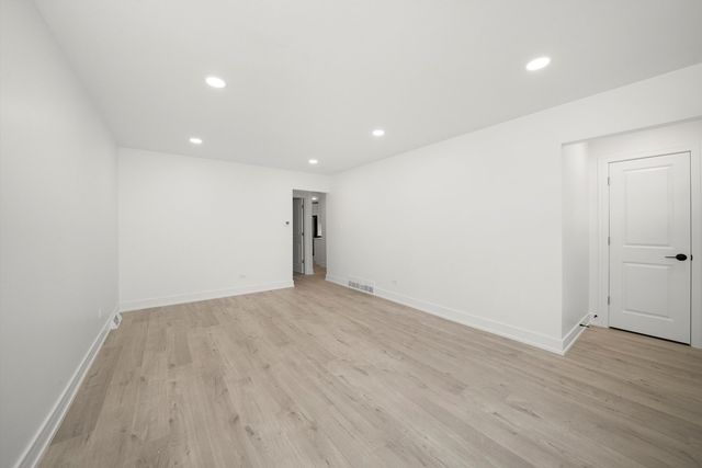 3700 W 76th Place, Chicago, IL 60652