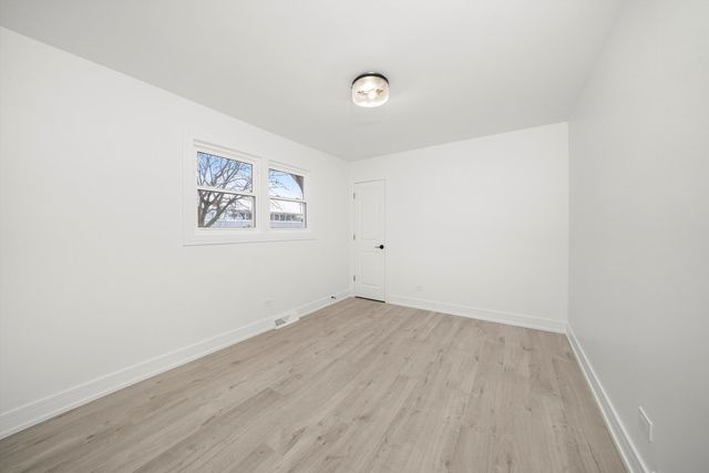3700 W 76th Place, Chicago, IL 60652
