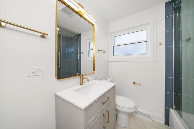 3700 W 76th Place, Chicago, IL 60652
