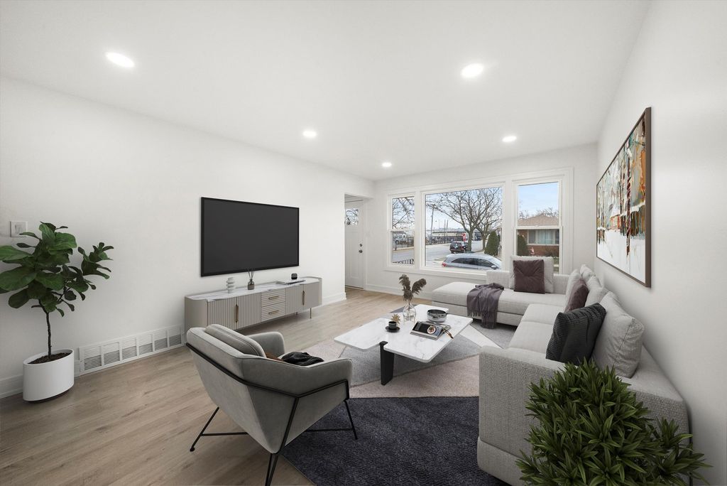 Image 2 of property listing at 3700 W 76th Place, Chicago, IL 60652