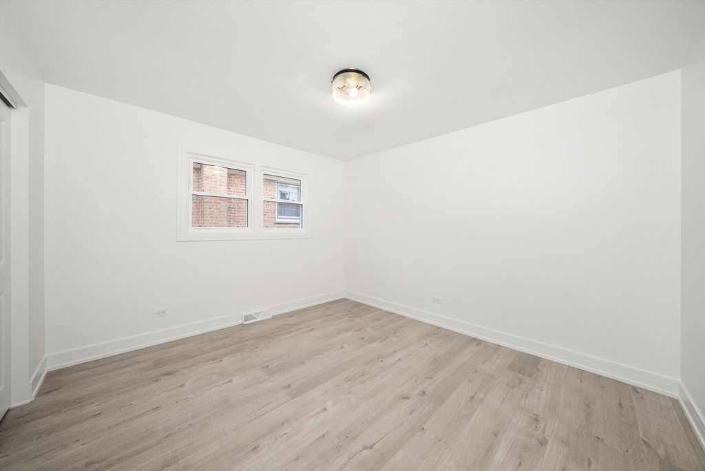 Image 15 of property listing at 3700 W 76th Place, Chicago, IL 60652