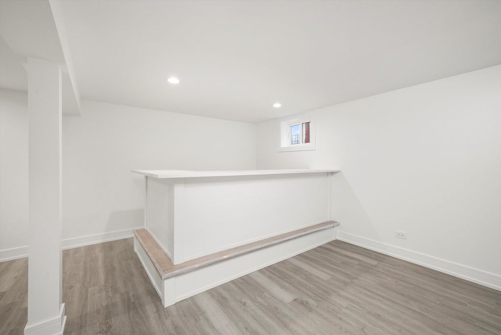Image 17 of property listing at 3700 W 76th Place, Chicago, IL 60652