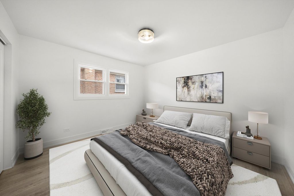 Image 4 of property listing at 3700 W 76th Place, Chicago, IL 60652