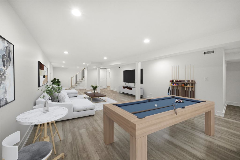 Image 5 of property listing at 3700 W 76th Place, Chicago, IL 60652