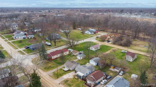 2271 Kenneth Street, Burton, MI 48529