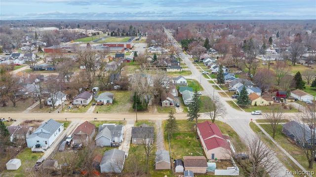 2271 Kenneth Street, Burton, MI 48529