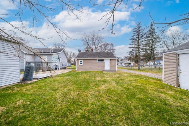 2271 Kenneth Street, Burton, MI 48529