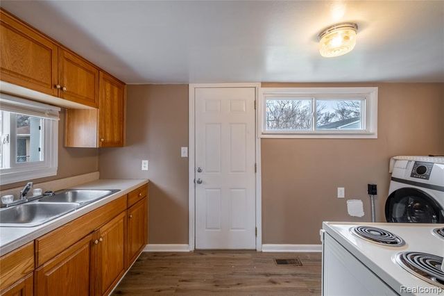 2271 Kenneth Street, Burton, MI 48529