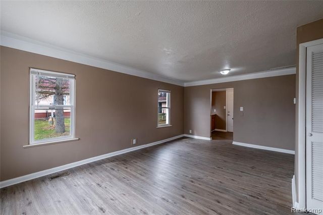 2271 Kenneth Street, Burton, MI 48529