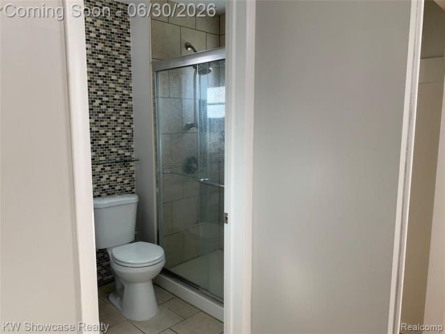 2050 Wycliffe Avenue, West Bloomfield, MI 48323