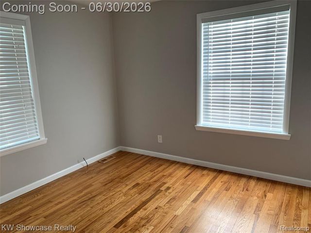 2050 Wycliffe Avenue, West Bloomfield, MI 48323