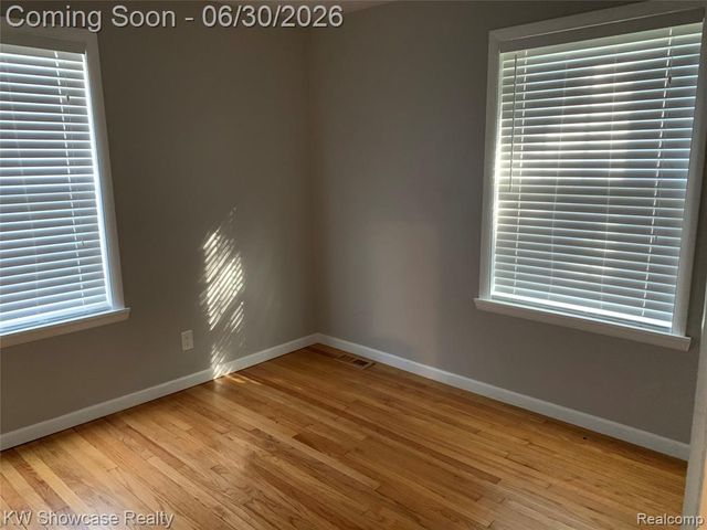 2050 Wycliffe Avenue, West Bloomfield, MI 48323
