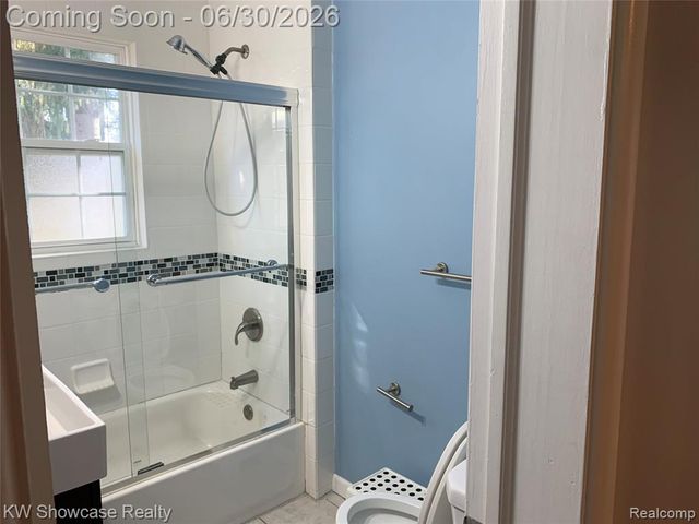 2050 Wycliffe Avenue, West Bloomfield, MI 48323
