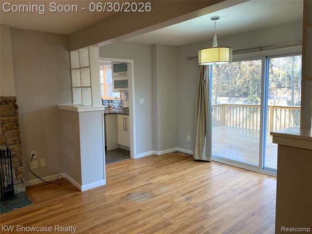 2050 Wycliffe Avenue, West Bloomfield, MI 48323