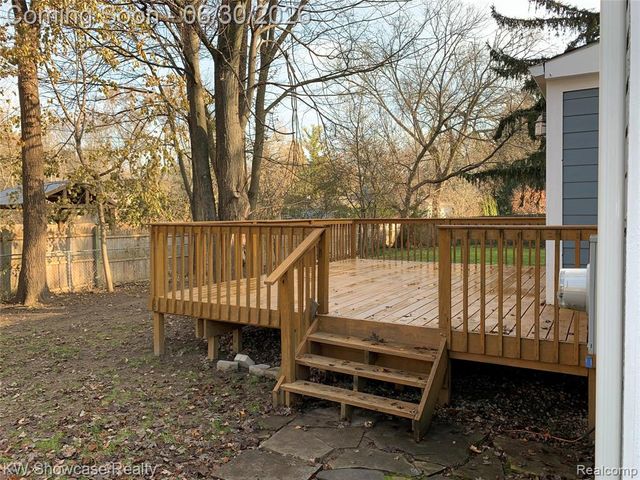 2050 Wycliffe Avenue, West Bloomfield, MI 48323