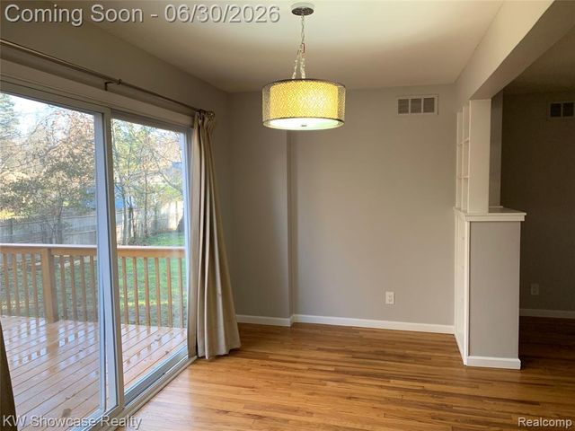 2050 Wycliffe Avenue, West Bloomfield, MI 48323