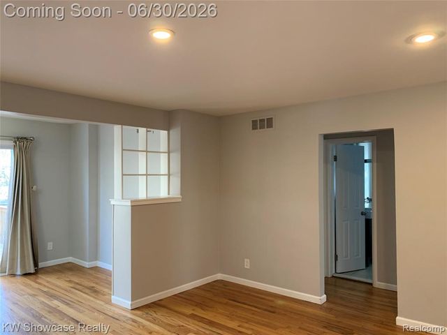 2050 Wycliffe Avenue, West Bloomfield, MI 48323