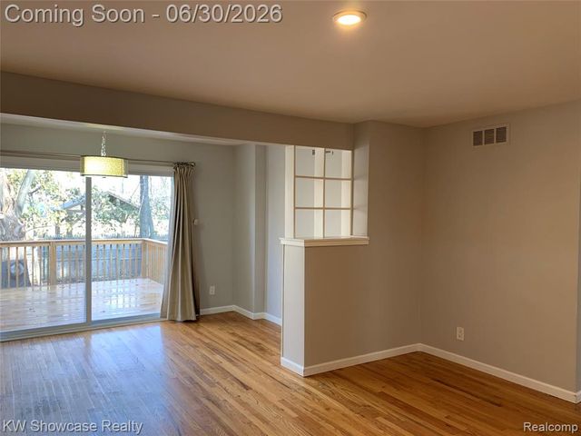 2050 Wycliffe Avenue, West Bloomfield, MI 48323