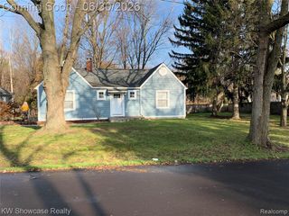 2050 Wycliffe Avenue, West Bloomfield, MI 48323