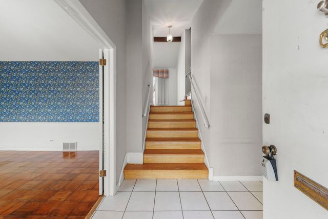 729 Burning Tree Lane, Naperville, IL 60563