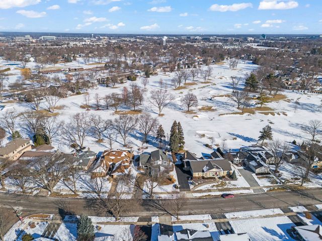 729 Burning Tree Lane, Naperville, IL 60563