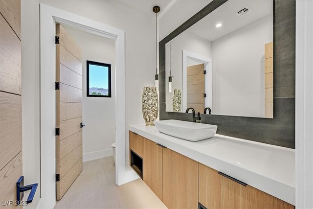 34 Vintage Canyon Street, Las Vegas, NV 89141