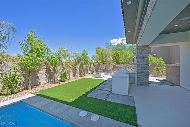 34 Vintage Canyon Street, Las Vegas, NV 89141