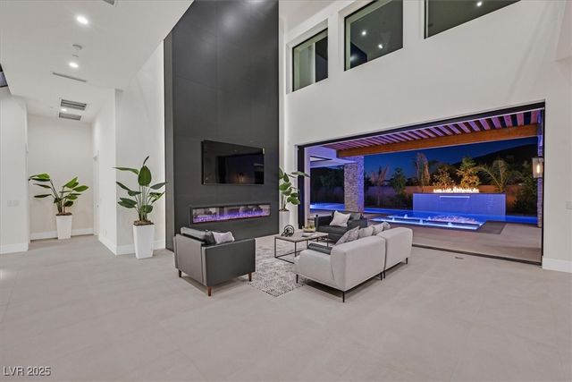 34 Vintage Canyon Street, Las Vegas, NV 89141