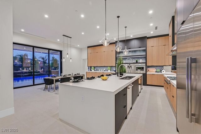 34 Vintage Canyon Street, Las Vegas, NV 89141