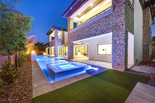 34 Vintage Canyon Street, Las Vegas, NV 89141