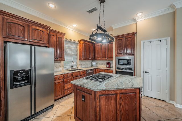 2215 Red Hawk Lane, Euless, TX 76039