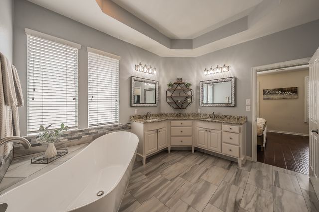 2215 Red Hawk Lane, Euless, TX 76039