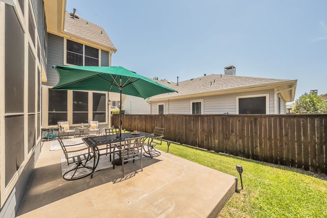 2215 Red Hawk Lane, Euless, TX 76039
