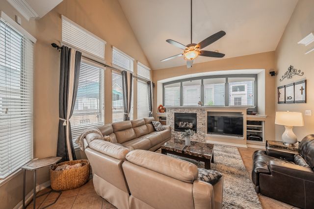 2215 Red Hawk Lane, Euless, TX 76039
