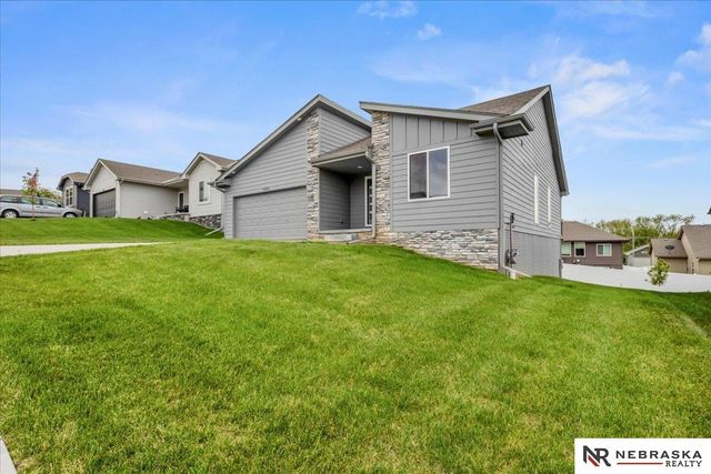 2025 Gindy Circle, Bellevue, NE 68147