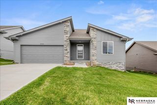 2025 Gindy Circle, Bellevue, NE 68147