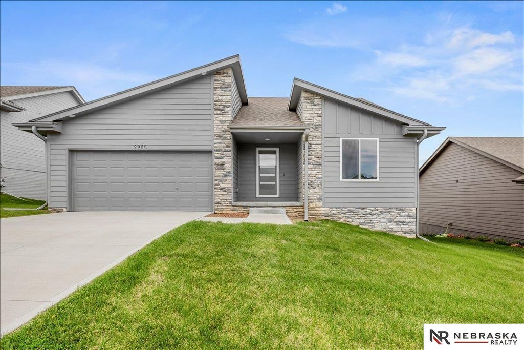 2025 Gindy Circle, Bellevue, NE 68147