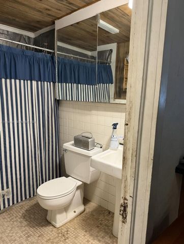 1568 NE 35th Street, Oakland Park, FL 33334