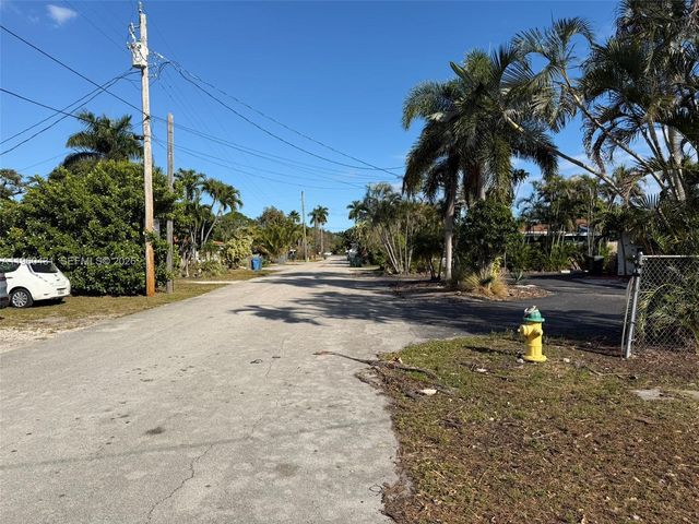 1568 NE 35th Street, Oakland Park, FL 33334